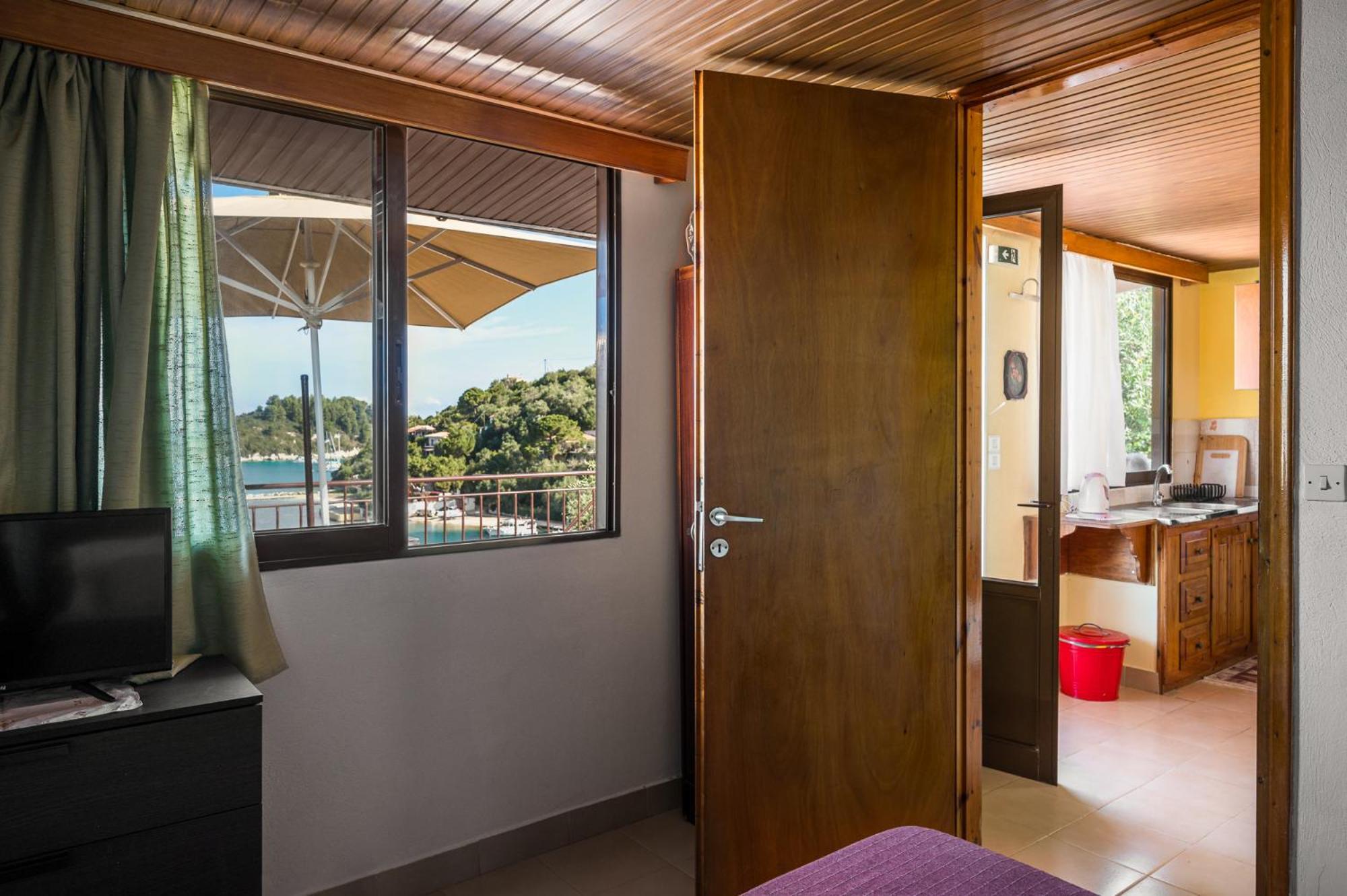 Agaloula Centrally Located Apartments, Lakka Exterior foto